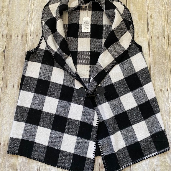 Mudpie Black and White Berkeley Blanket Vest - Picture 1 of 6